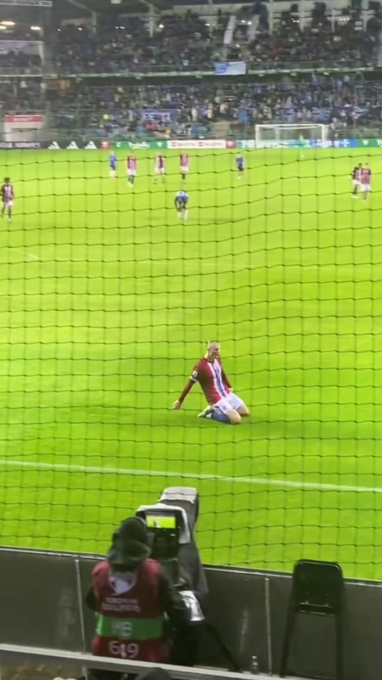 哈兰德迎来三赛季高光表现，RNG球迷沸腾！的简单介绍